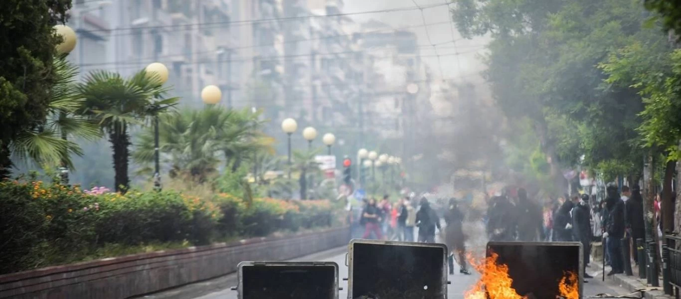 ΕΚΤΑΚΤΟ: Επεισόδια αυτή την ώρα στην ΑΣΟΕΕ - Κλειστή η Πατησίων